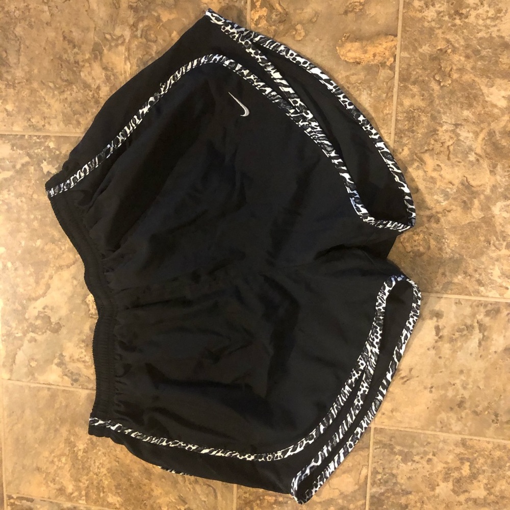 Nike tempo shorts size medium
